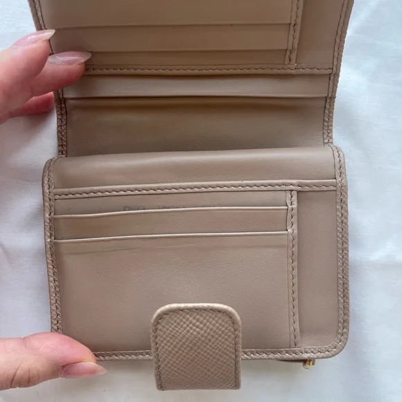 PRADA WOMEN WALLET USED